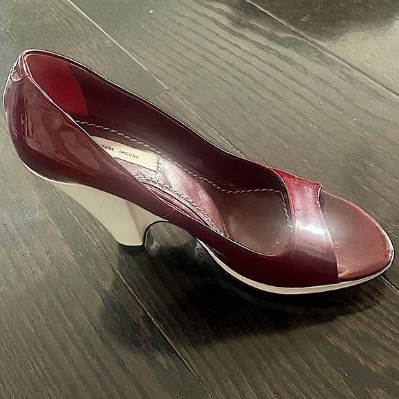 Marc Jacobs Patent Leather Peep-Toe Platform Wedge Heels / Shoes - Picture 15 of 16